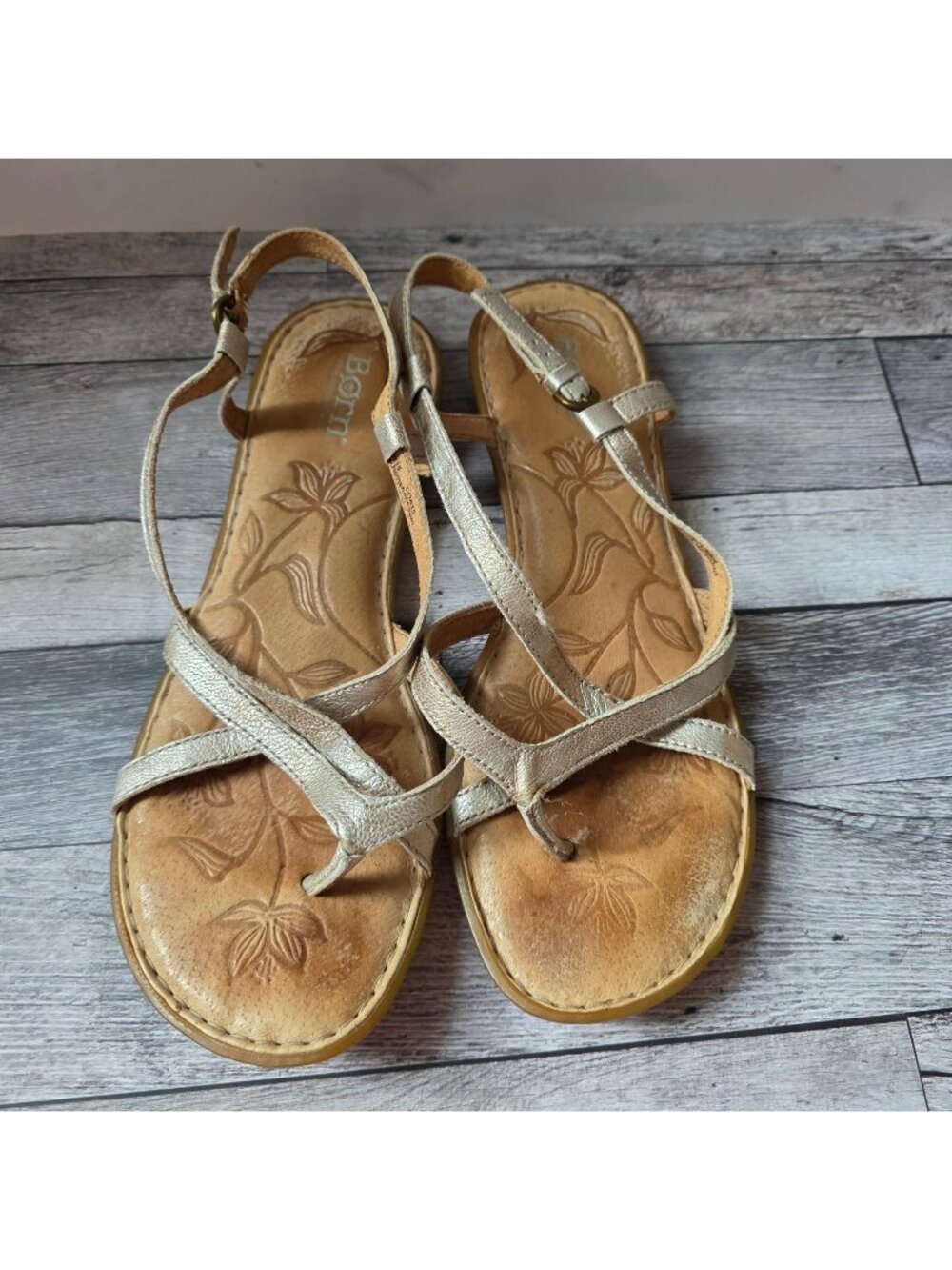Born Metallic Gold Leather Sandals With Floral Insole Design Womens Size 8